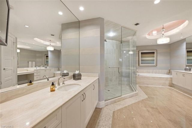 4501 Gulf Shore BLVD N 404, Naples, FL 34103