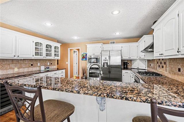 14021 Hayes Street, Overland Park, KS 66221