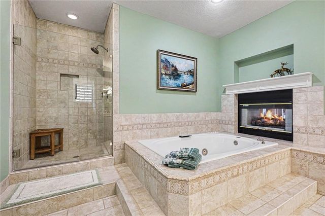 14021 Hayes Street, Overland Park, KS 66221