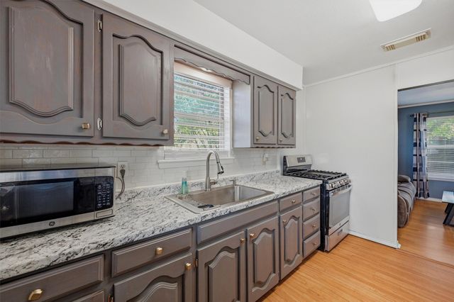 600 E South Street, Whitesboro, TX 76273