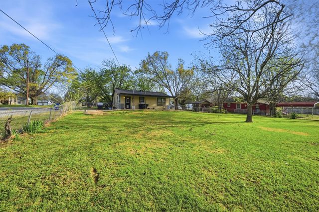 600 E South Street, Whitesboro, TX 76273