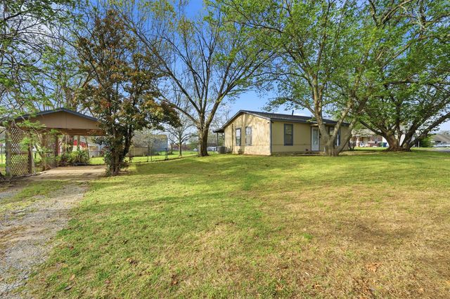600 E South Street, Whitesboro, TX 76273