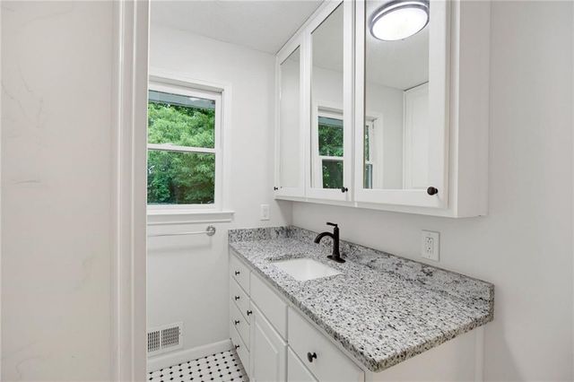 1502 Kings Road, Marietta, GA 30062