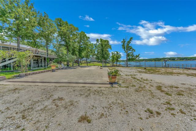 566 Selma Road, Bowie, TX 76230