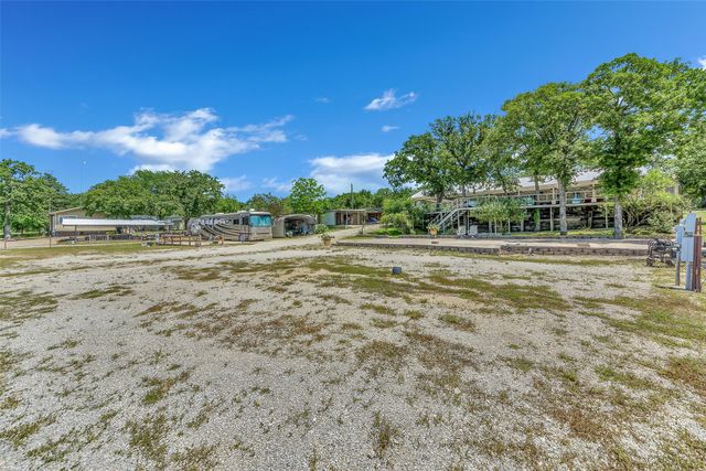 566 Selma Road, Bowie, TX 76230