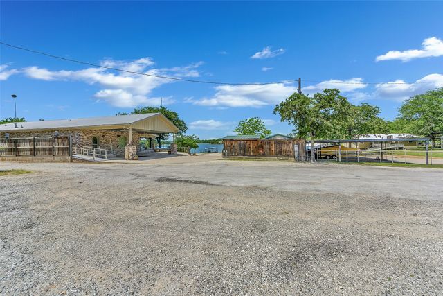 566 Selma Road, Bowie, TX 76230