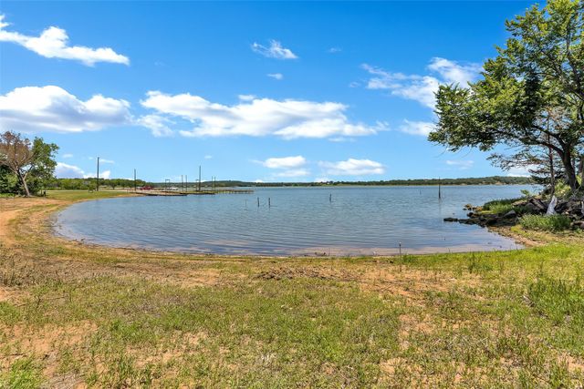 566 Selma Road, Bowie, TX 76230