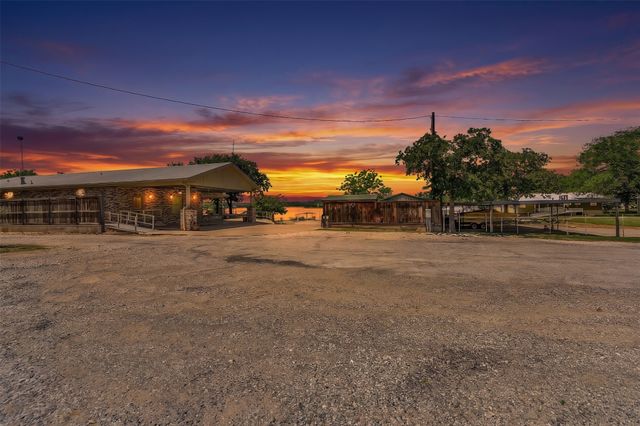 566 Selma Road, Bowie, TX 76230