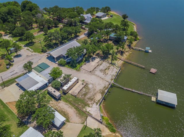 566 Selma Road, Bowie, TX 76230