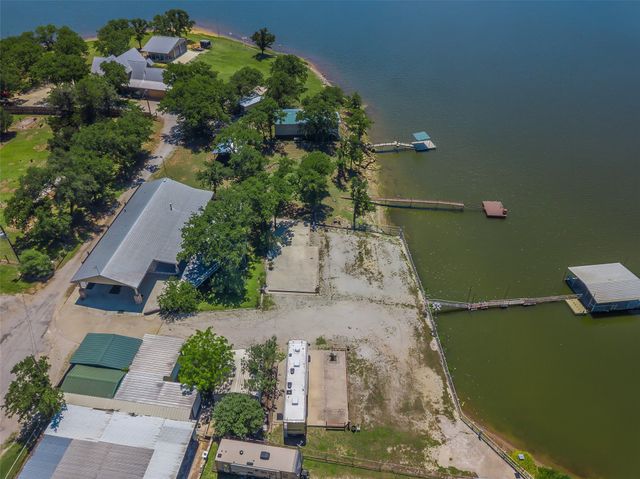 566 Selma Road, Bowie, TX 76230