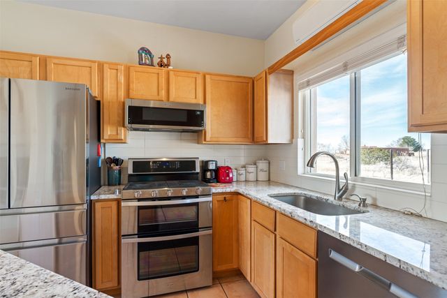 6 Esquina Road, Santa Fe, NM 87508