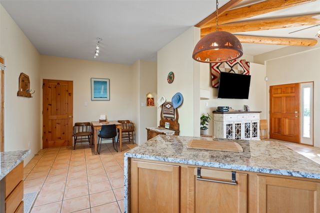 6 Esquina Road, Santa Fe, NM 87508
