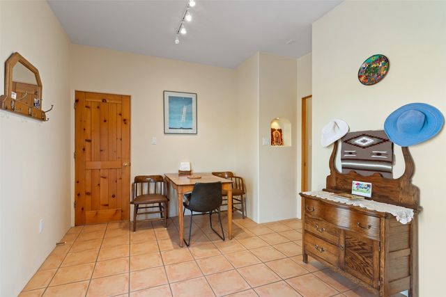 6 Esquina Road, Santa Fe, NM 87508