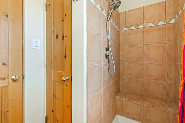 6 Esquina Road, Santa Fe, NM 87508