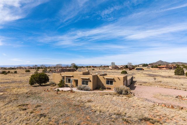 6 Esquina Road, Santa Fe, NM 87508