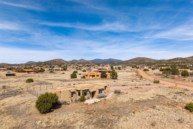 6 Esquina Road, Santa Fe, NM 87508