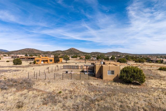 6 Esquina Road, Santa Fe, NM 87508