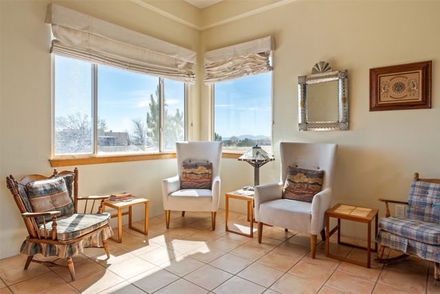 6 Esquina Road, Santa Fe, NM 87508