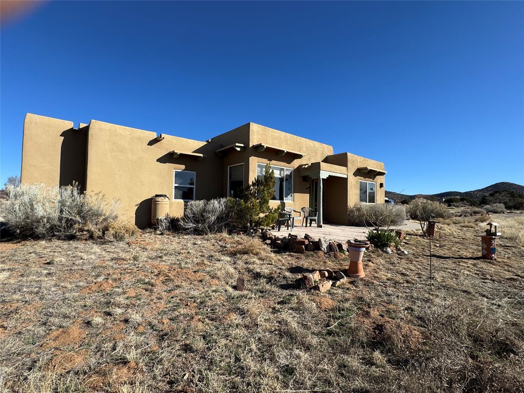 6 Esquina Road, Santa Fe, NM 87508