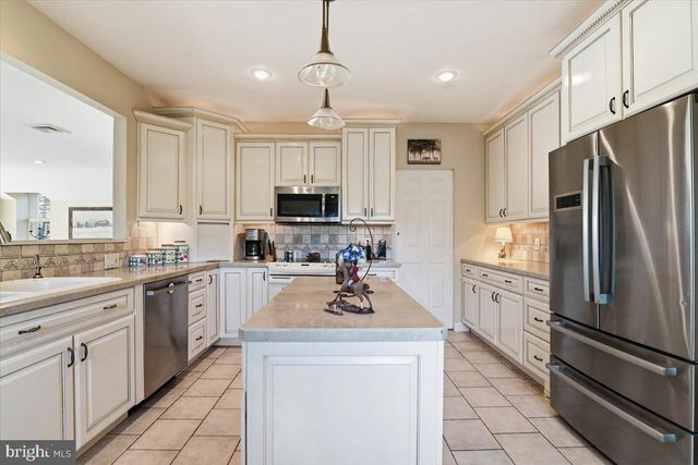 6423 BLUEBERRY LN, Pipersville, PA 18947
