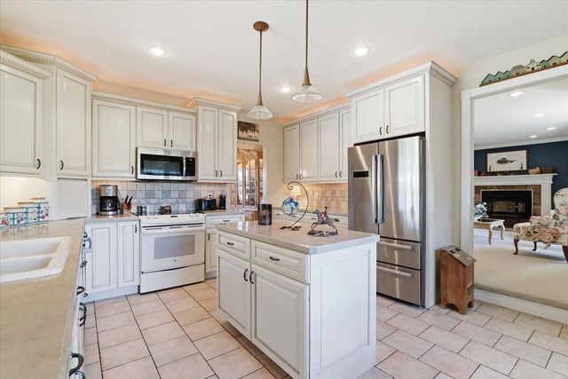 6423 BLUEBERRY LN, Pipersville, PA 18947