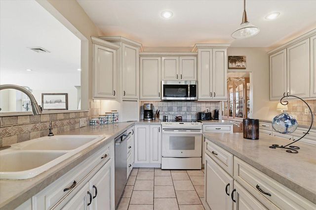 6423 BLUEBERRY LN, Pipersville, PA 18947