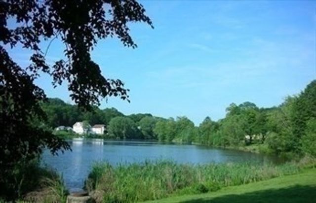 18 Lake Shore Terrace 3, Boston, MA 02135