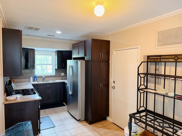 18 Lake Shore Terrace 3, Boston, MA 02135