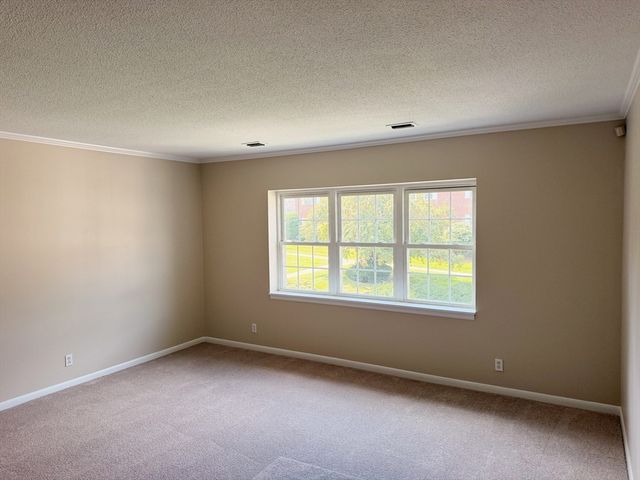 18 Lake Shore Terrace 3, Boston, MA 02135