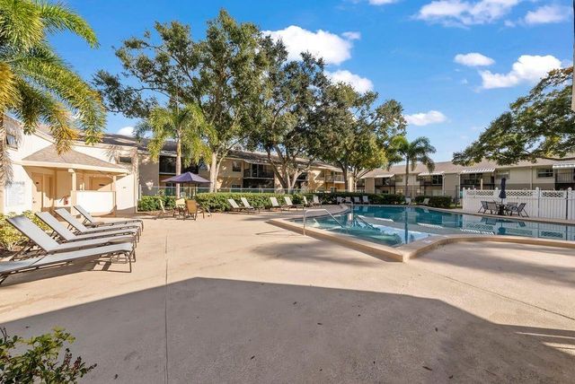 3810 OAK DRIVE N11, Tampa, FL 33611