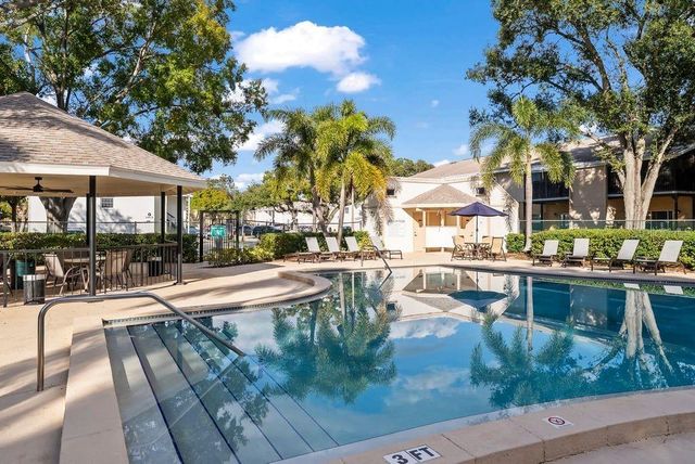 3810 OAK DRIVE N11, Tampa, FL 33611