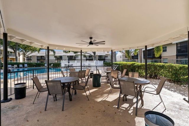 3810 OAK DRIVE N11, Tampa, FL 33611