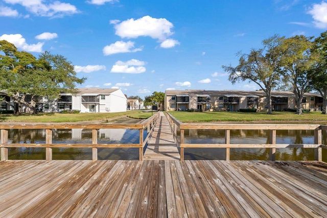 3810 OAK DRIVE N11, Tampa, FL 33611