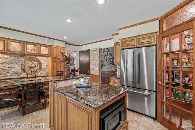4590 Pine Village Drive, West Bloomfield, MI 48323
