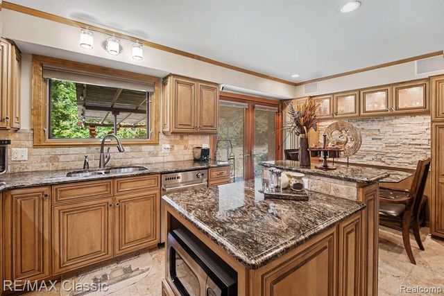 4590 Pine Village Drive, West Bloomfield, MI 48323