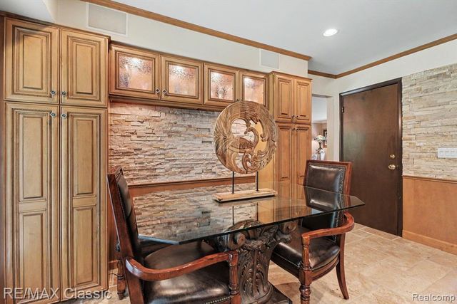 4590 Pine Village Drive, West Bloomfield, MI 48323