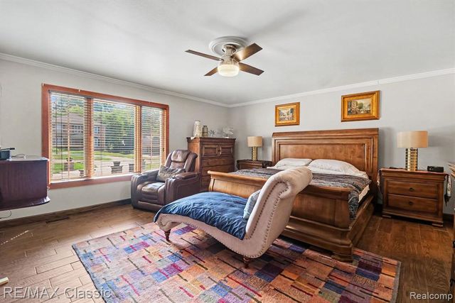 4590 Pine Village Drive, West Bloomfield, MI 48323