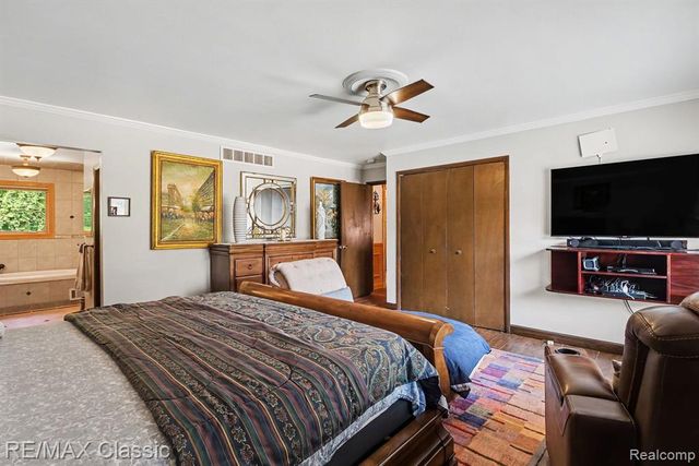 4590 Pine Village Drive, West Bloomfield, MI 48323
