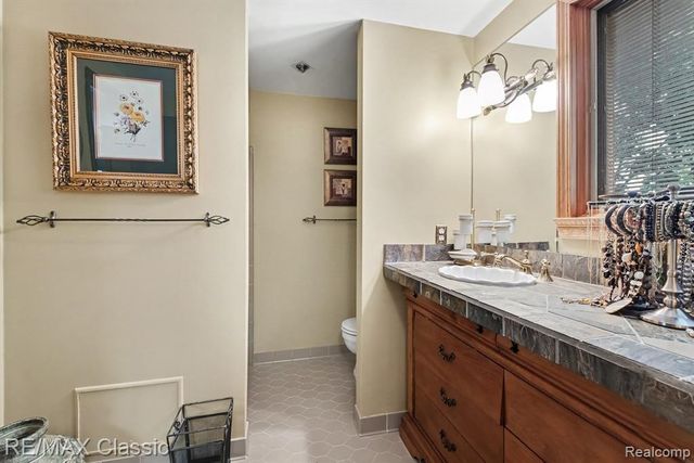 4590 Pine Village Drive, West Bloomfield, MI 48323