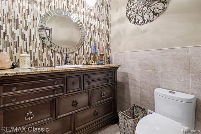 4590 Pine Village Drive, West Bloomfield, MI 48323