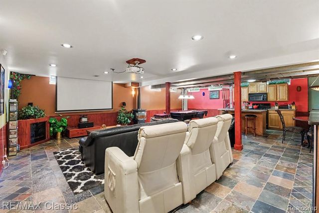 4590 Pine Village Drive, West Bloomfield, MI 48323