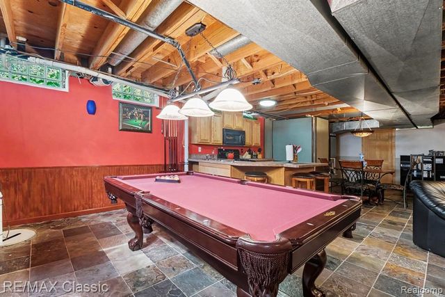 4590 Pine Village Drive, West Bloomfield, MI 48323