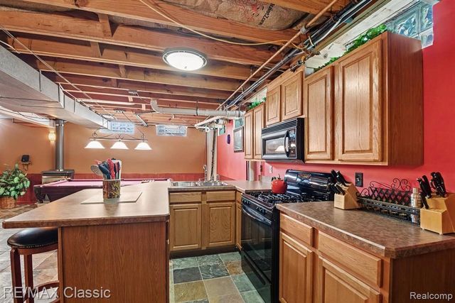 4590 Pine Village Drive, West Bloomfield, MI 48323