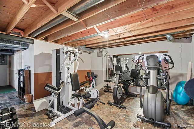4590 Pine Village Drive, West Bloomfield, MI 48323