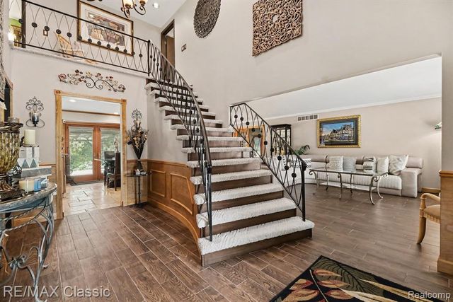 4590 Pine Village Drive, West Bloomfield, MI 48323