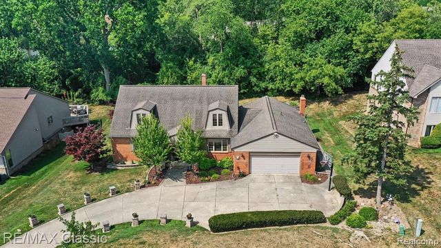 4590 Pine Village Drive, West Bloomfield, MI 48323