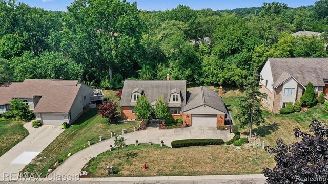 4590 Pine Village Drive, West Bloomfield, MI 48323