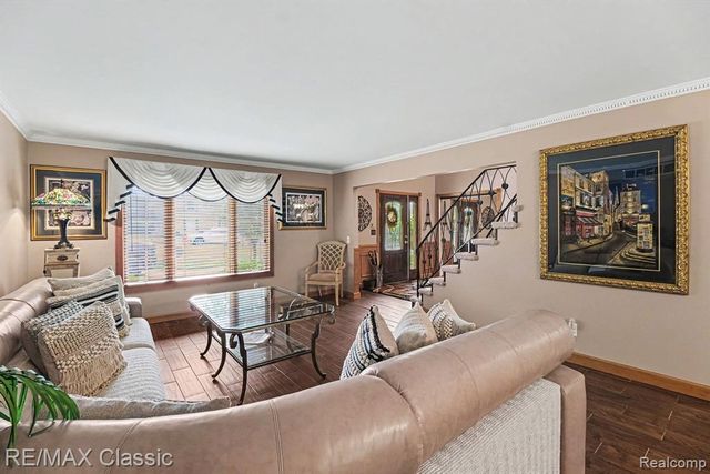 4590 Pine Village Drive, West Bloomfield, MI 48323