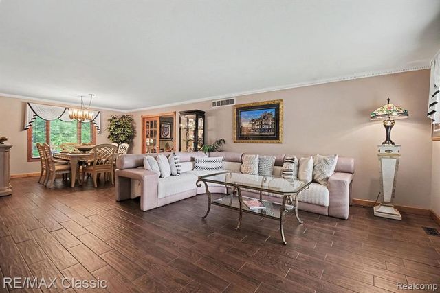 4590 Pine Village Drive, West Bloomfield, MI 48323