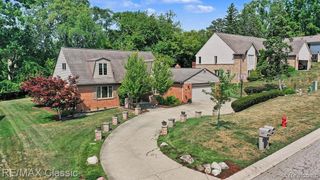 4590 Pine Village Drive, West Bloomfield, MI 48323